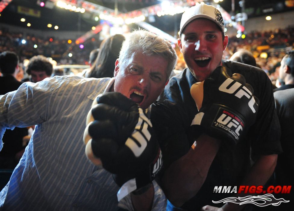 http://www.ringsidecollectibles.com/Merchant2/graphics/00000001/ufc_gloves_1.jpg